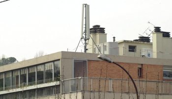 Le débat n'est pas tranché au sujet de l'implantation d'une antenne sur les toits du centre ville.Photo DDM,